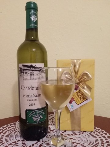 Chardonnay 2019, Pozdní sběr, bílé víno, polosuché, 0,75 l